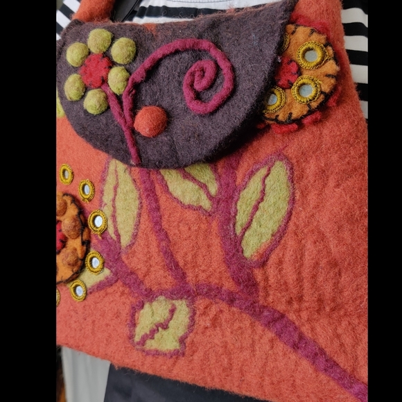 Nepalese Wool Felted Shoulder Bag - Picture 4 of 11